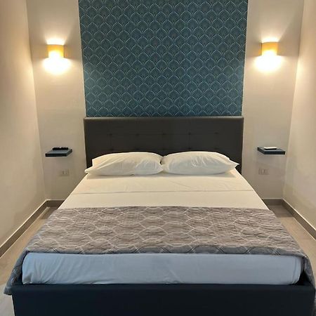 Cristiano Room Наполи Екстериор снимка